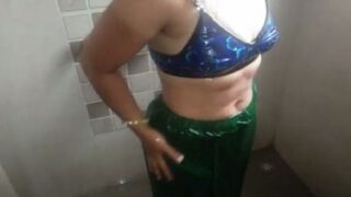 Sex with wet Indian aunty under the shower
