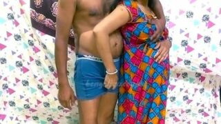 Sunday sex with hot Indian aunty