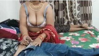 Big boobs bhabhi seducing young devar