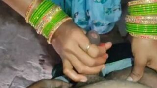 Desi bhabhi gifted pussy on holi